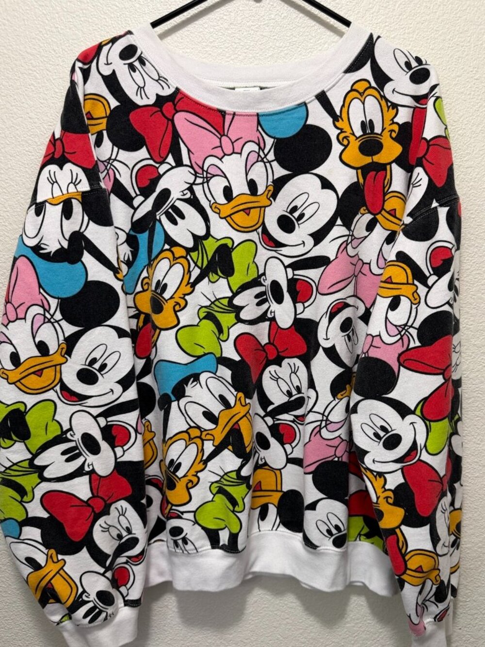 Disney's Mickey Mouse and friends sweatshirt, Juniors size XXL (19)
